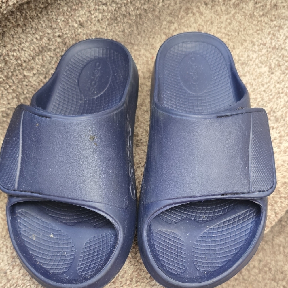 OOFOS Navy Blue Recovery Slide Sandals